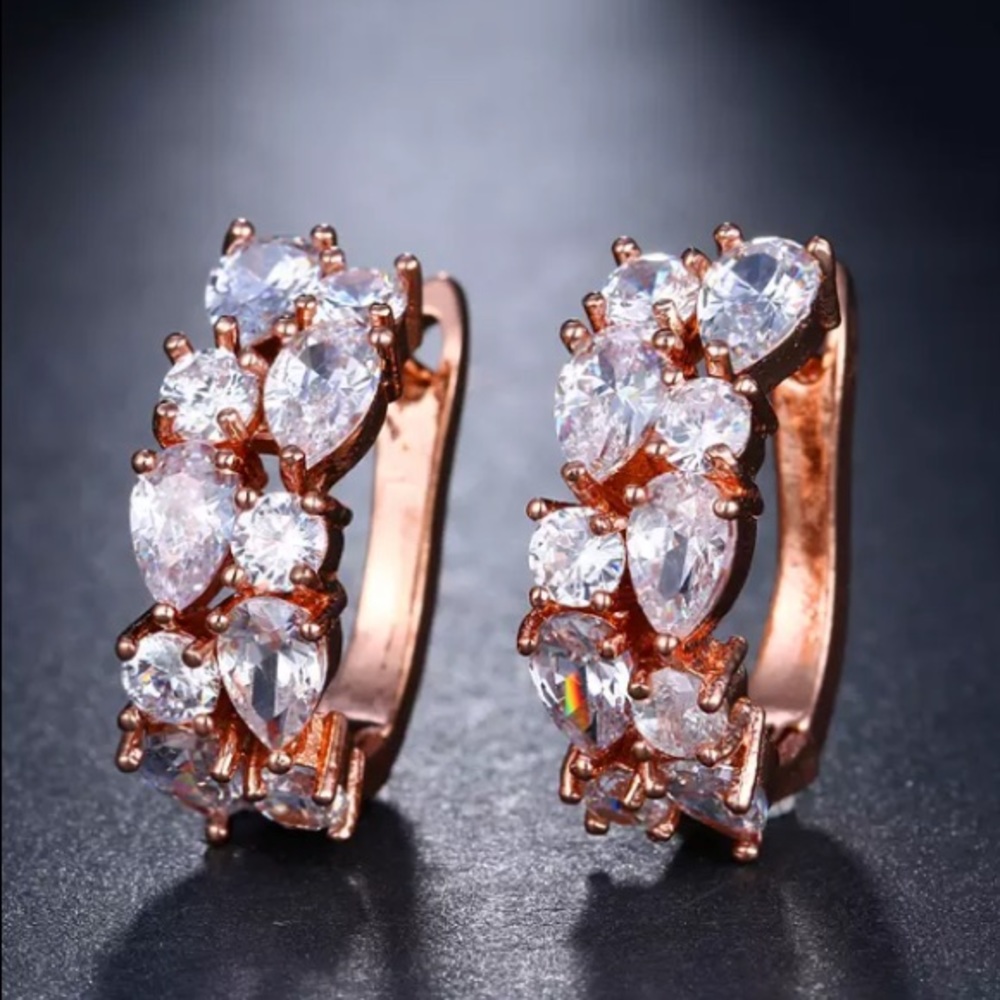 NEW!💙💎ROSE💗GOLDEN💛WHITE CZ HOOP!💎💙SO PRETTY! - Picture 5 of 8